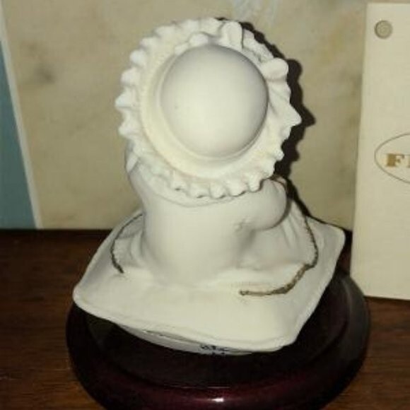 Giuseppe Armani 1997 "Quiet Please" Figurine - Picture 3 of 5